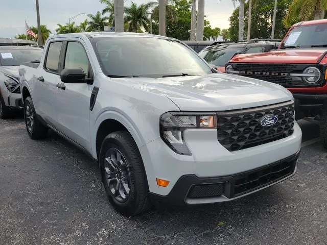2025 Ford Maverick XLT photo 2
