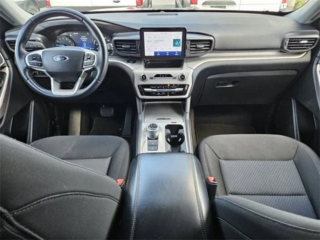 2023 Ford Explorer XLT photo 9