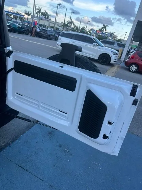 2025 Ford Bronco Base photo 14