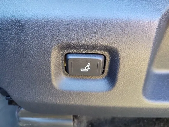2025 Toyota Tacoma SR5 photo 13