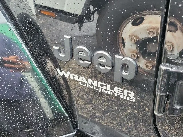2022 Jeep Wrangler Unlimited Sahara High Altitude photo 9