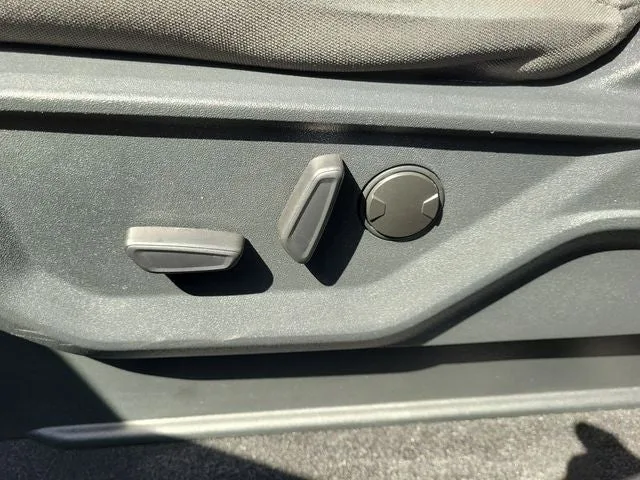 2023 Ford F-150 XLT photo 13