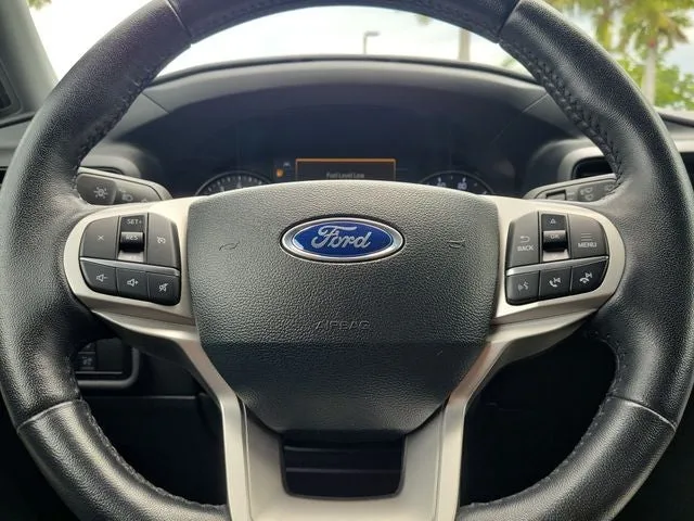 2023 Ford Explorer XLT photo 17