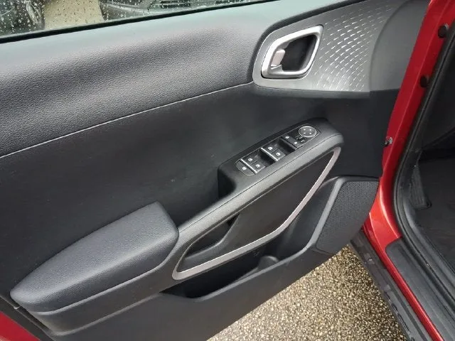 2023 Kia Soul LX photo 13