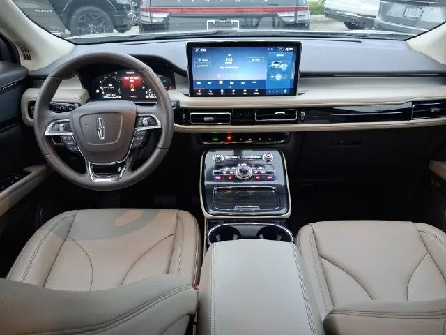 2023 Lincoln Nautilus Standard photo 7