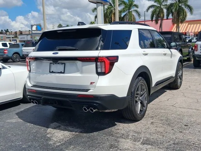 2026 Ford Explorer ST photo 4
