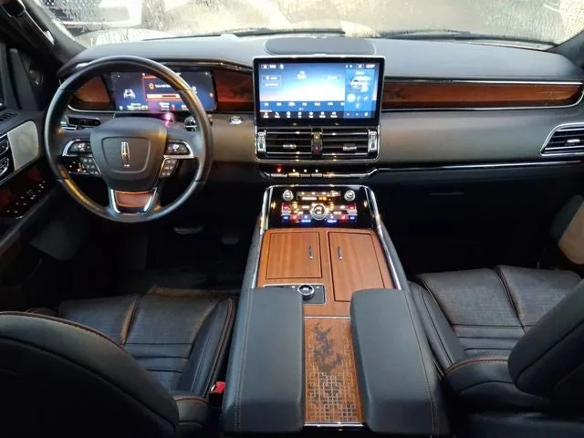 2024 Lincoln Navigator L Black Label photo 7