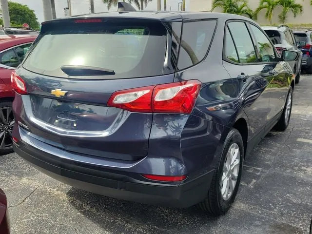 2019 Chevrolet Equinox LS photo 3