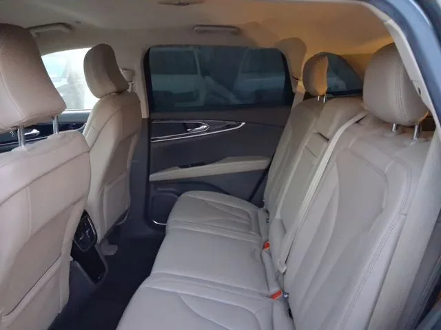 2023 Lincoln Nautilus Standard photo 6