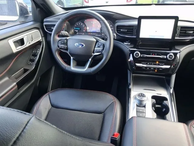 2024 Ford Explorer ST-Line photo 8