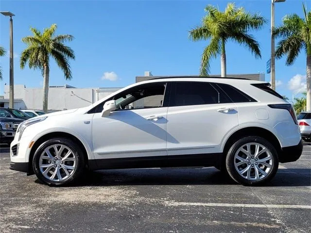 2020 Cadillac XT5 Sport photo 2