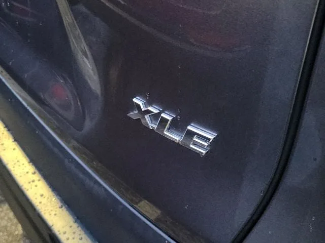 2022 Toyota RAV4 XLE photo 5