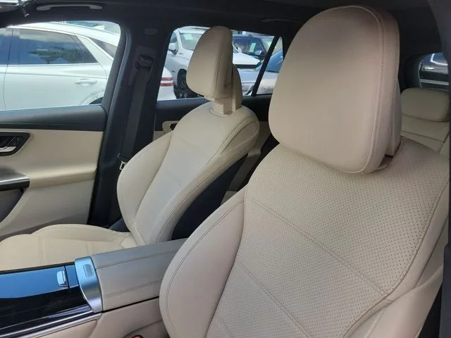 2024 Mercedes-Benz GLC GLC 300 photo 9
