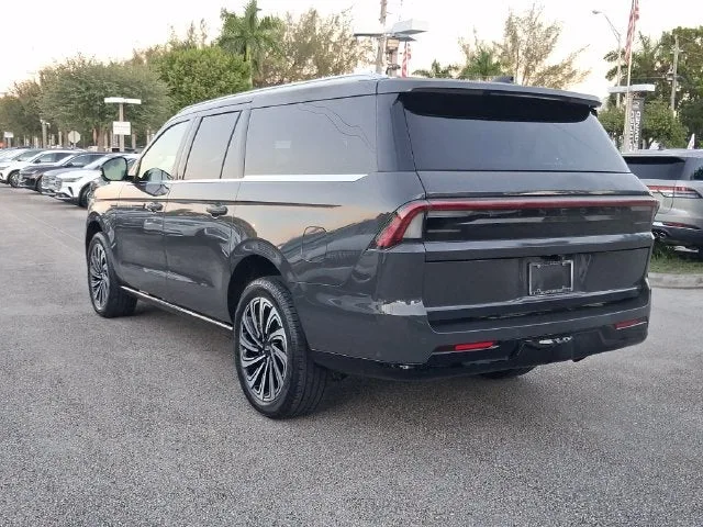 2025 Lincoln Navigator L Black Label photo 3