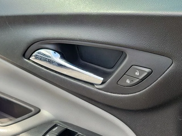 2019 Chevrolet Equinox LS photo 16