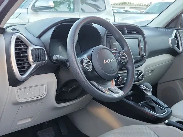 2023 Kia Soul LX photo 8