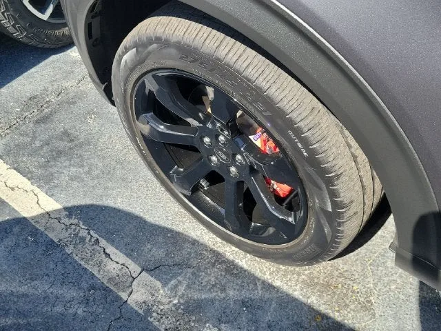 2023 Ford Explorer ST photo 7