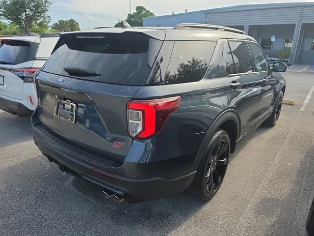 2023 Ford Explorer ST photo 3