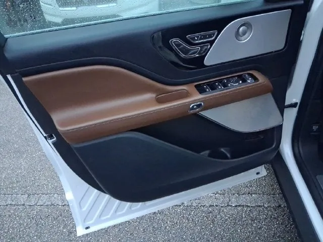 2024 Lincoln Aviator Reserve Premium photo 12