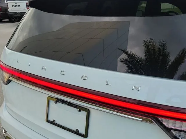 2023 Lincoln Aviator Reserve Premium photo 7