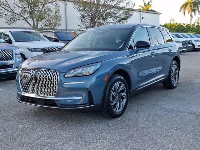 2023 Lincoln Corsair Standard photo 2