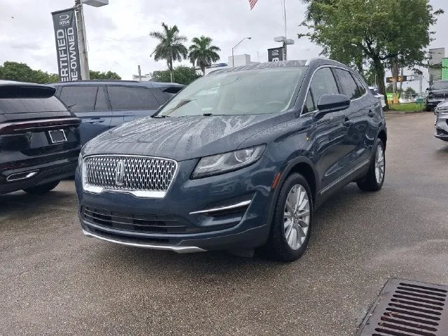2019 Lincoln MKC Standard photo 2