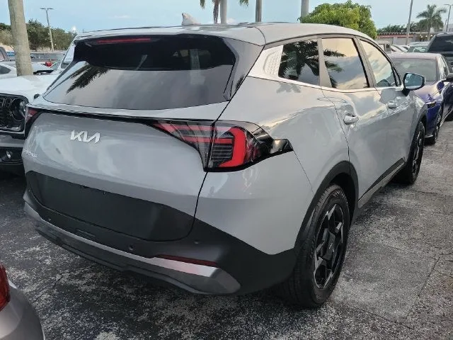 2026 Kia Sportage EX photo 3