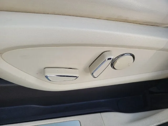2015 Lincoln MKC Base photo 11