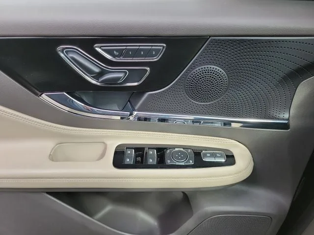2024 Lincoln Corsair Premiere photo 14
