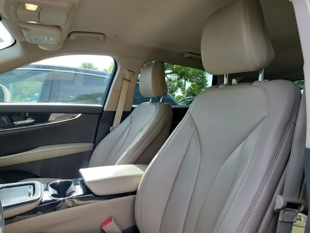 2022 Lincoln Nautilus Standard photo 10