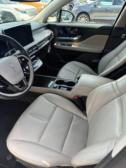 2025 Lincoln Corsair Premiere photo 3