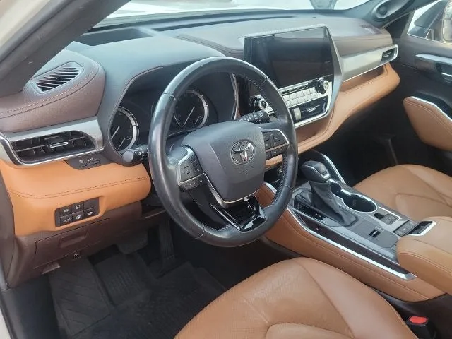 2021 Toyota Highlander Platinum photo 9
