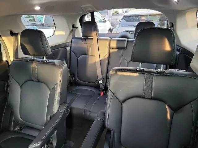2024 Honda Pilot EX-L 7 Passenger photo 11