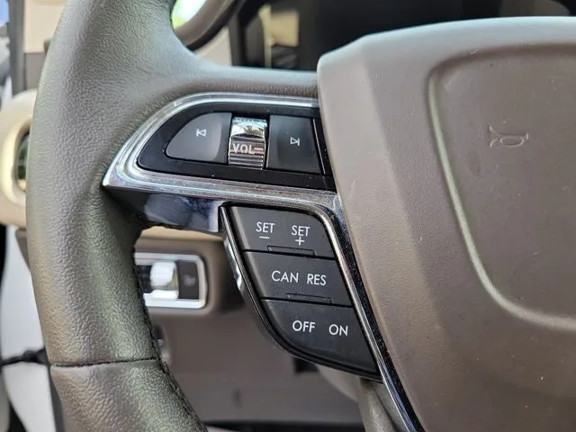 2022 Lincoln Nautilus Standard photo 22