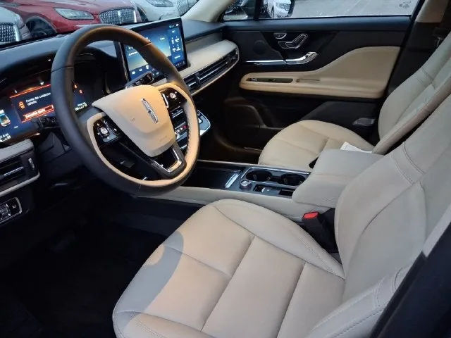 2025 Lincoln Corsair Premiere photo 11