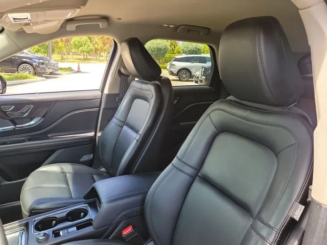 2025 Lincoln Corsair Premiere photo 10