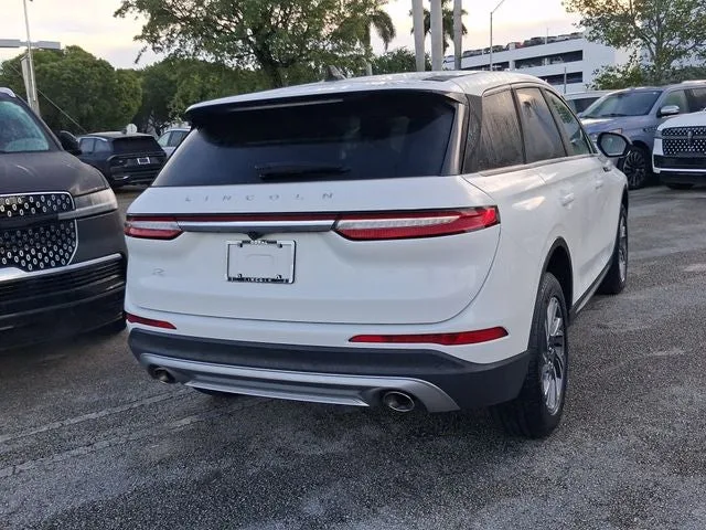 2023 Lincoln Corsair Standard photo 4