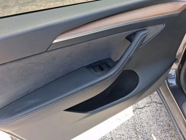 2025 Tesla Model Y Long Range photo 14