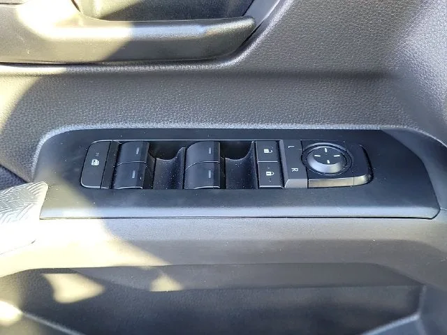 2025 Toyota Tacoma SR5 photo 19