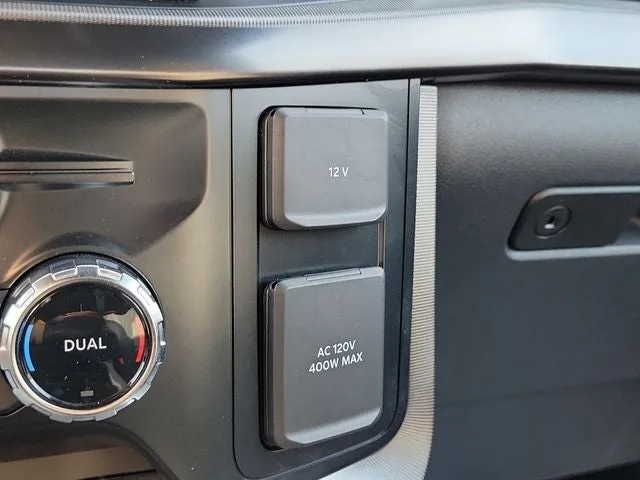 2023 Ford F-150 Platinum photo 32