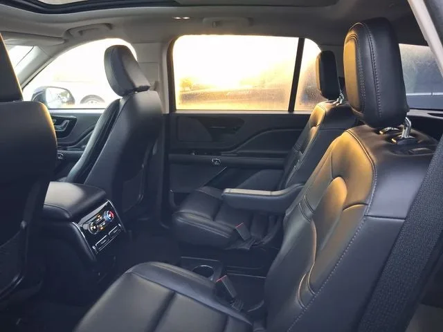 2023 Lincoln Aviator Standard Premium photo 6