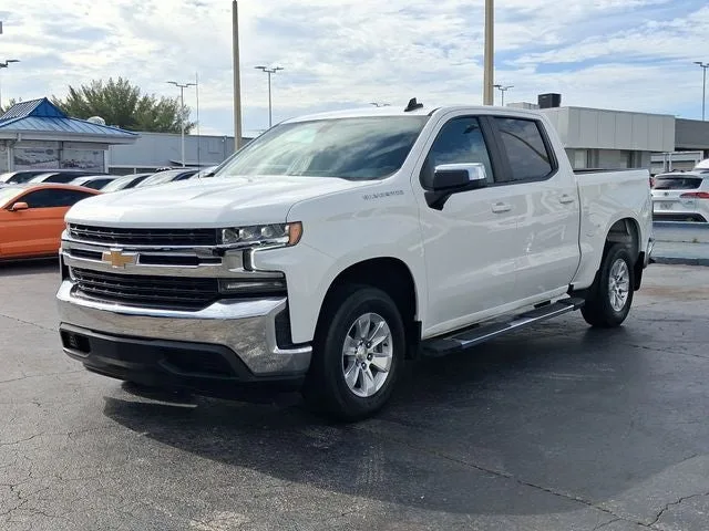 2021 Chevrolet Silverado 1500 LT photo 2
