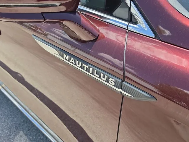 2023 Lincoln Nautilus Standard photo 7