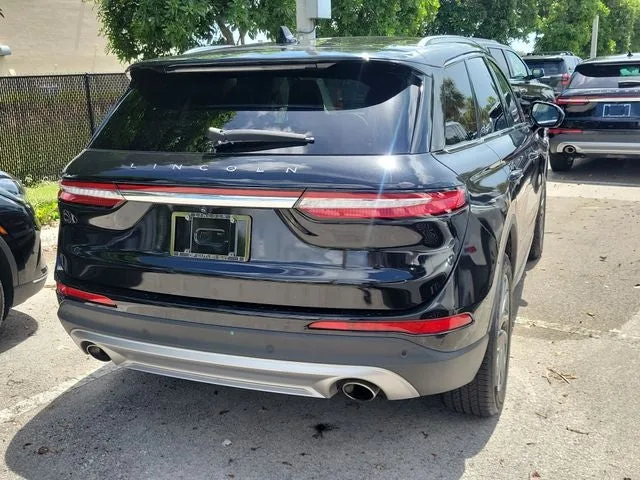 2022 Lincoln Corsair Standard photo 6
