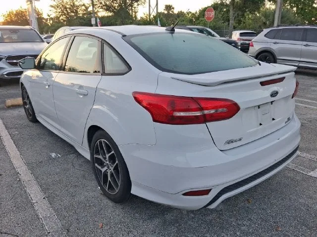 2016 Ford Focus SE photo 3