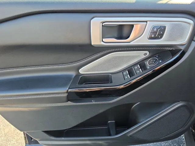 2023 Ford Explorer ST photo 12