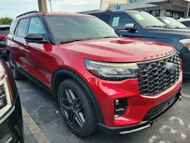 2025 Ford Explorer ST-Line photo 2