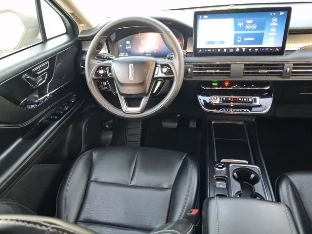 2023 Lincoln Corsair Standard photo 8