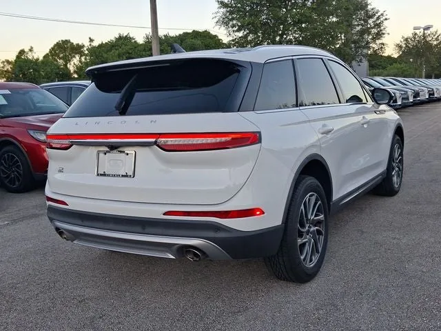 2022 Lincoln Corsair Standard photo 4