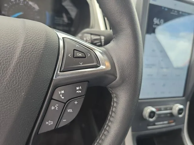 2022 Ford Edge SEL photo 21